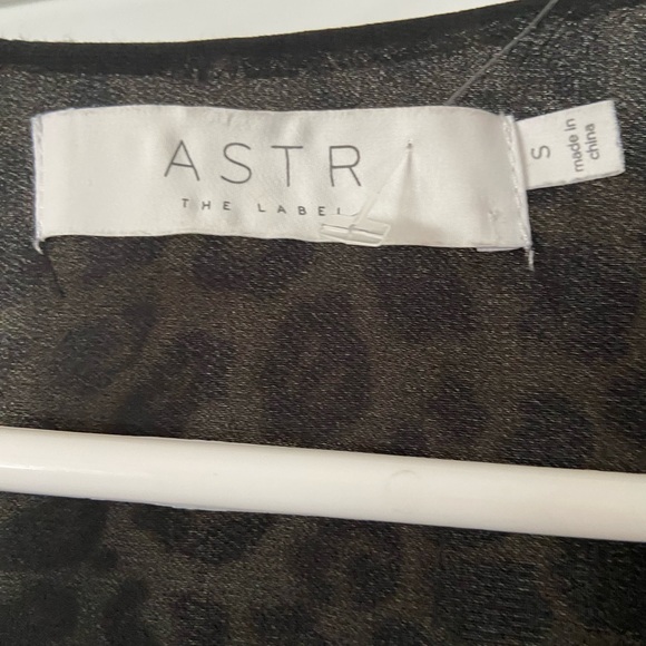 ASTR THE LABEL Size Small Leopard Print Dress - Picture 3 of 3
